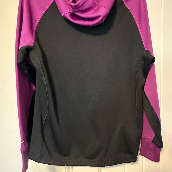 Nike Therma Fit Woman's Size M Black Purple Pullover Hoodie Comfy Sweater Pocket - Picture 6 of 13